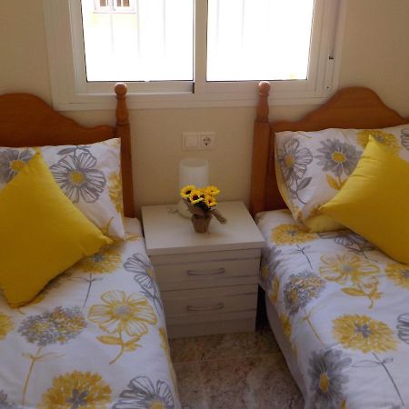 Villa Casa La Zenia Elite Townhouse With Shared Pool And 10 Minutes Walk To Beach Orihuela Exterior foto