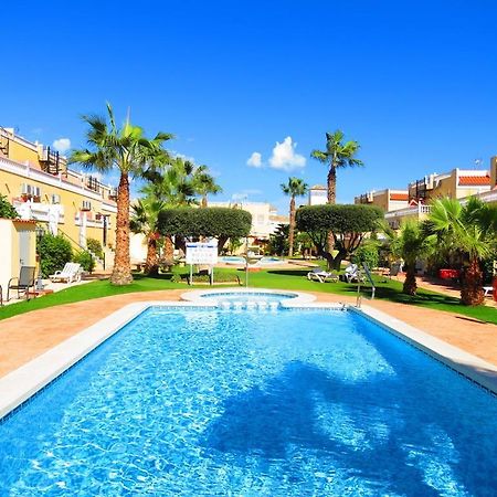 Villa Casa La Zenia Elite Townhouse With Shared Pool And 10 Minutes Walk To Beach Orihuela Exterior foto