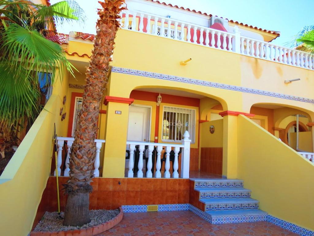 Villa Casa La Zenia Elite Townhouse With Shared Pool And 10 Minutes Walk To Beach Orihuela Exterior foto