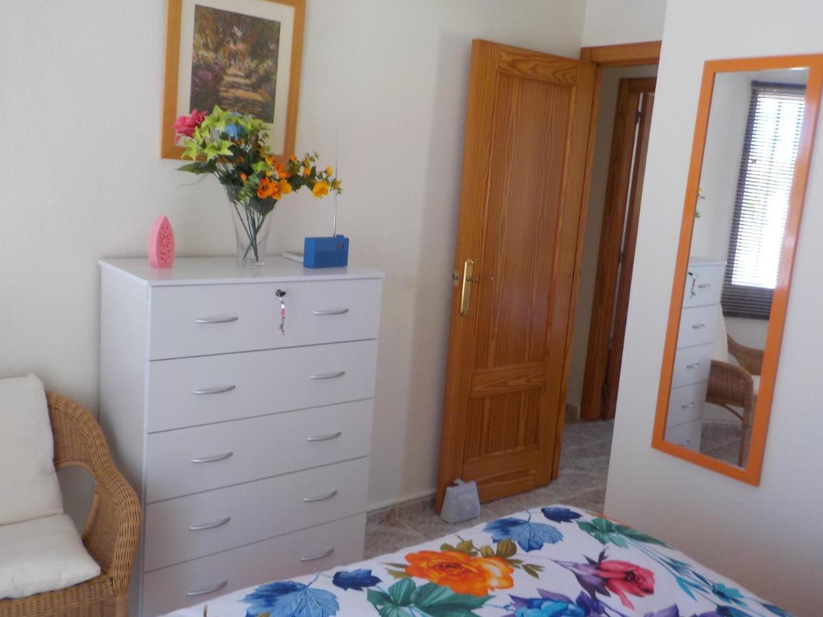 Villa Casa La Zenia Elite Townhouse With Shared Pool And 10 Minutes Walk To Beach Orihuela Exterior foto
