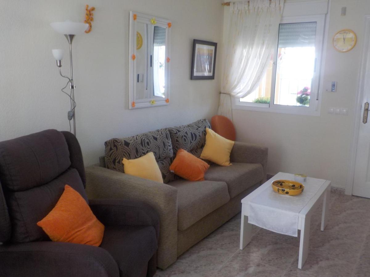 Villa Casa La Zenia Elite Townhouse With Shared Pool And 10 Minutes Walk To Beach Orihuela Exterior foto